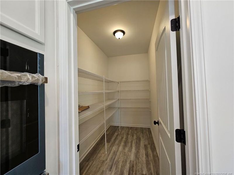 PantryPICTURES ARE ALIKENESS!!