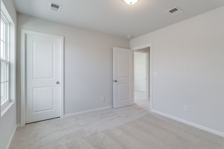 Spacious, unfurnished interior of a new home in Winston Point, Gilbert (Image 34).