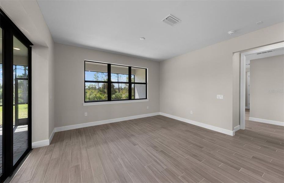 Spacious, unfurnished interior of a new home in , North Port (Image 18).