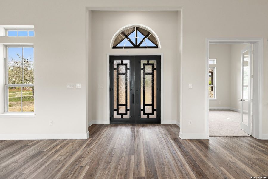 Spacious, unfurnished interior of a new home in Legend Park, Castroville (Image 6).