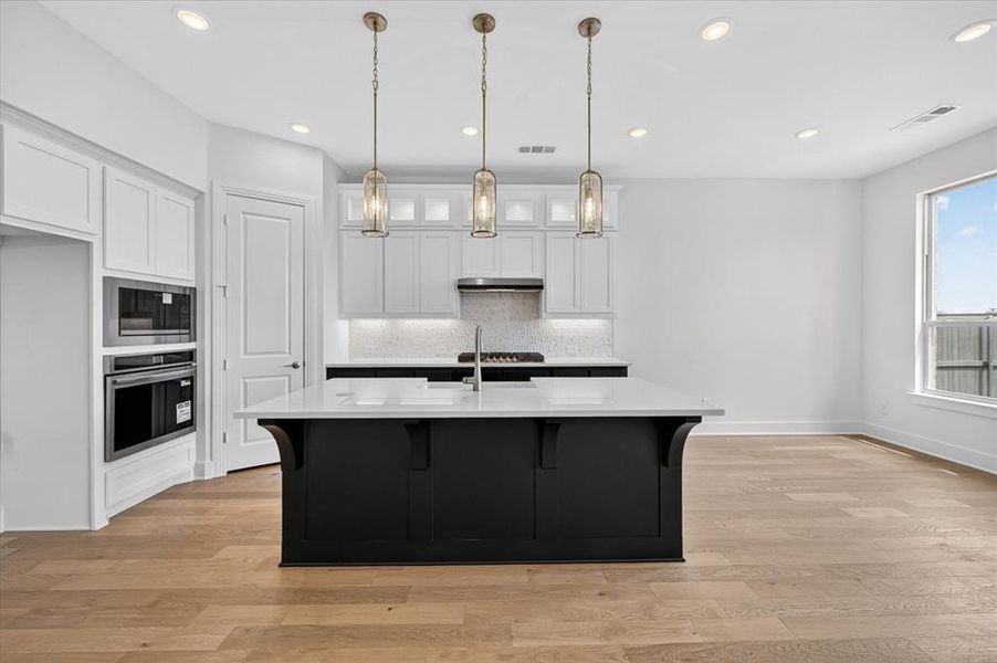 Furnished interior view inside a new home in Goodland, Venus (Image 4).