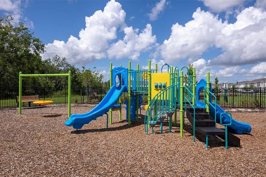 Community amenities in The Townhomes at Westview, Kissimmee (Image 17).