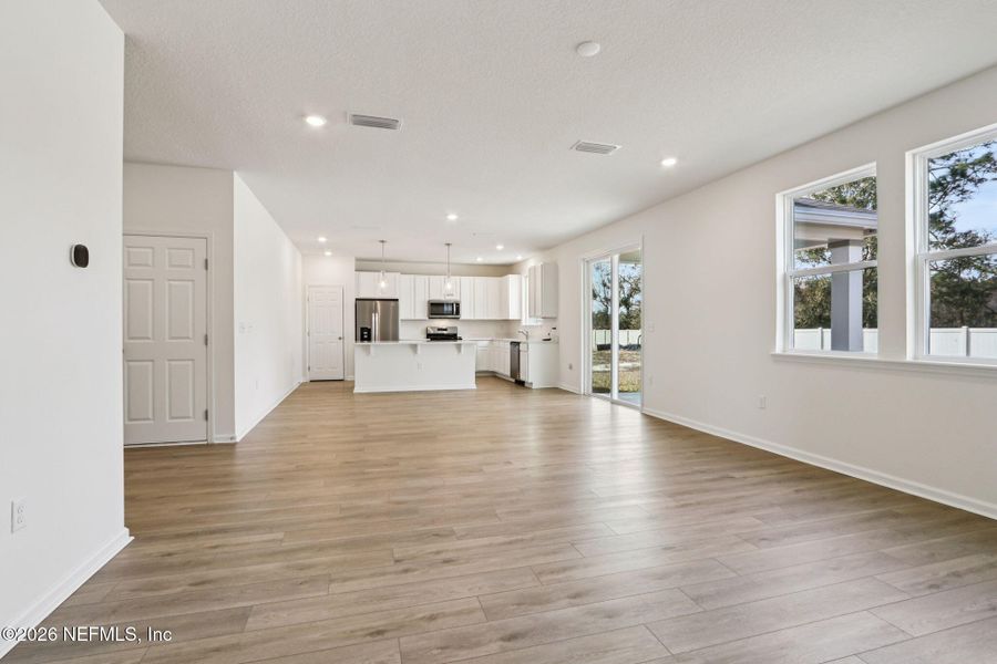 Spacious, unfurnished interior of a new home in Copper Ridge, Jacksonville (Image 13).
