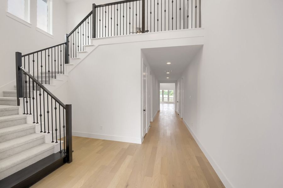 733 Red Cedar - Entry