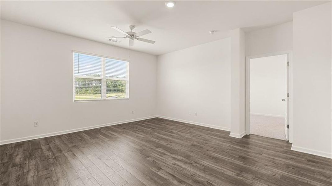 Spacious, unfurnished interior of a new home in Oakchase at Hampton, Hampton (Image 13).