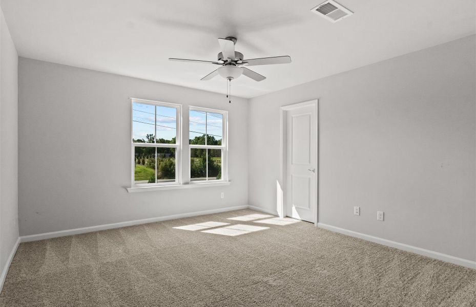 Spacious, unfurnished interior of a new home in Crestview, Spartanburg (Image 21).