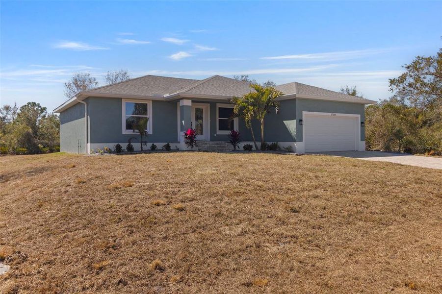 Exterior details and patio area of a home in , Port Charlotte (Image 3).