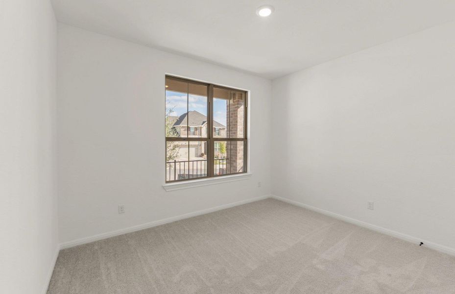 Spacious, unfurnished interior of a new home in Crescent Bluff, Georgetown (Image 23).