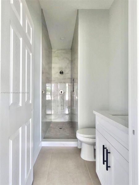 Bedroom #4 w/private bathroom