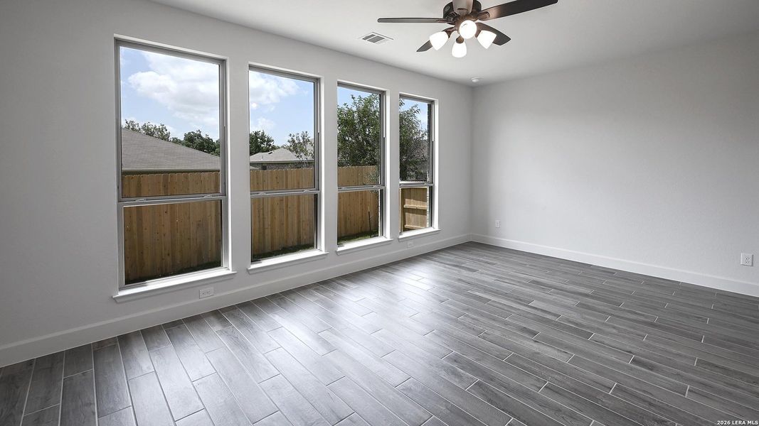 Spacious, unfurnished interior of a new home in Cibolo Valley Heights, Cibolo (Image 24).