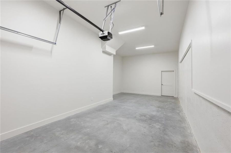 Spacious, unfurnished interior of a new home in , Gainesville (Image 28).