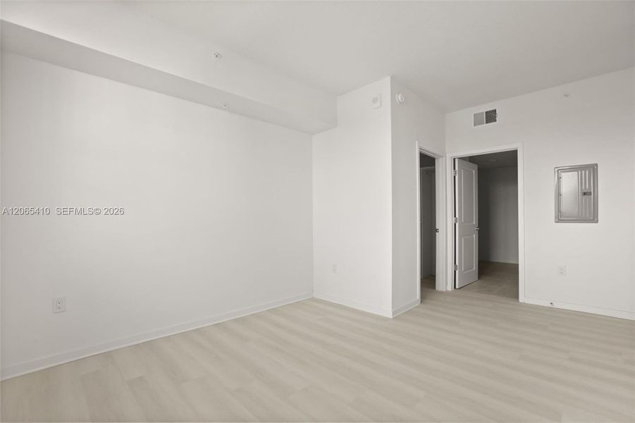 Spacious, unfurnished interior of a new home in , Orlando (Image 31).