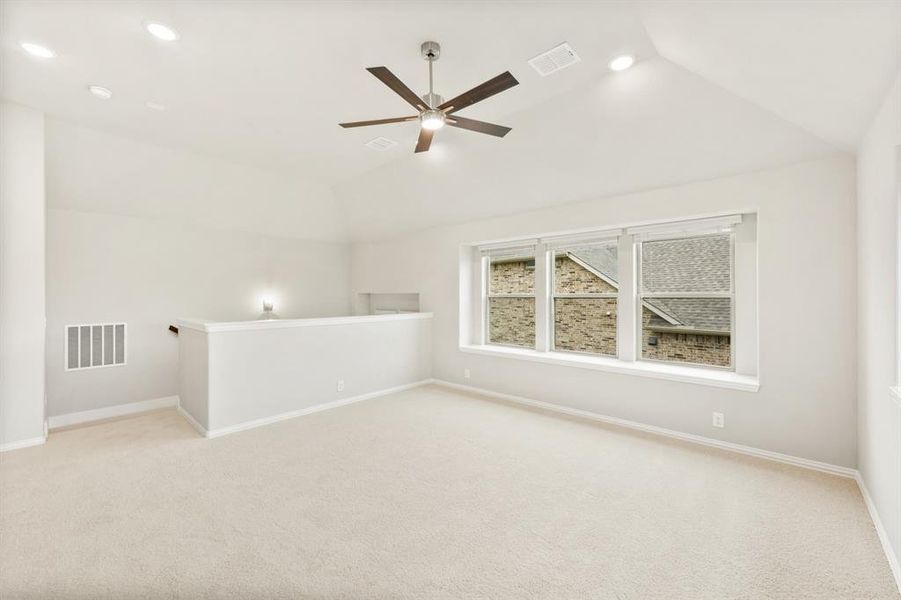 Spacious, unfurnished interior of a new home in Somerset, Venus (Image 28).