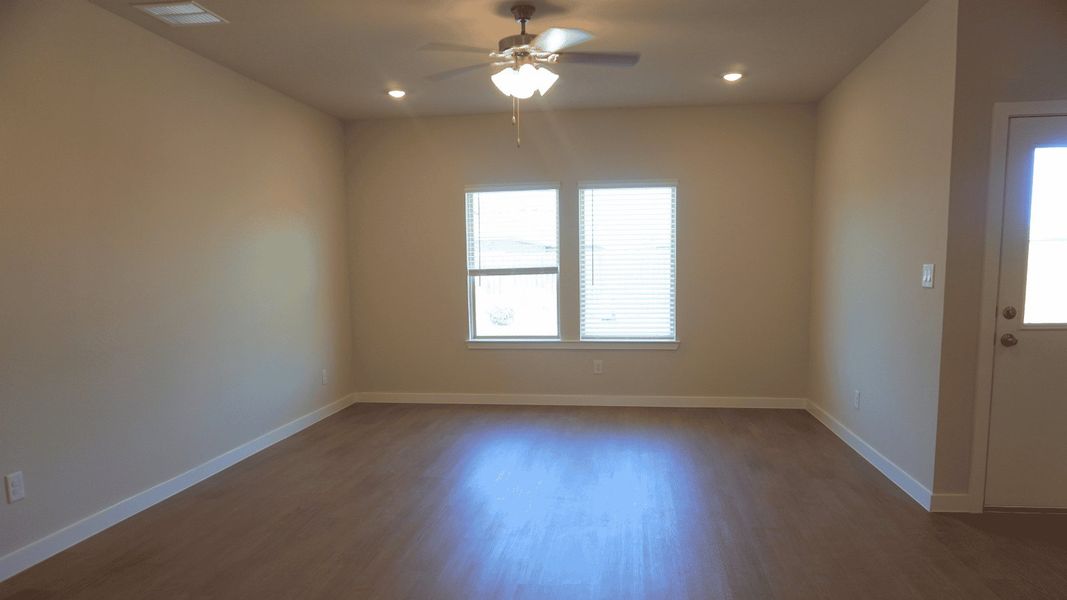 Spacious, unfurnished interior of a new home in London Towne, Corpus Christi (Image 9).