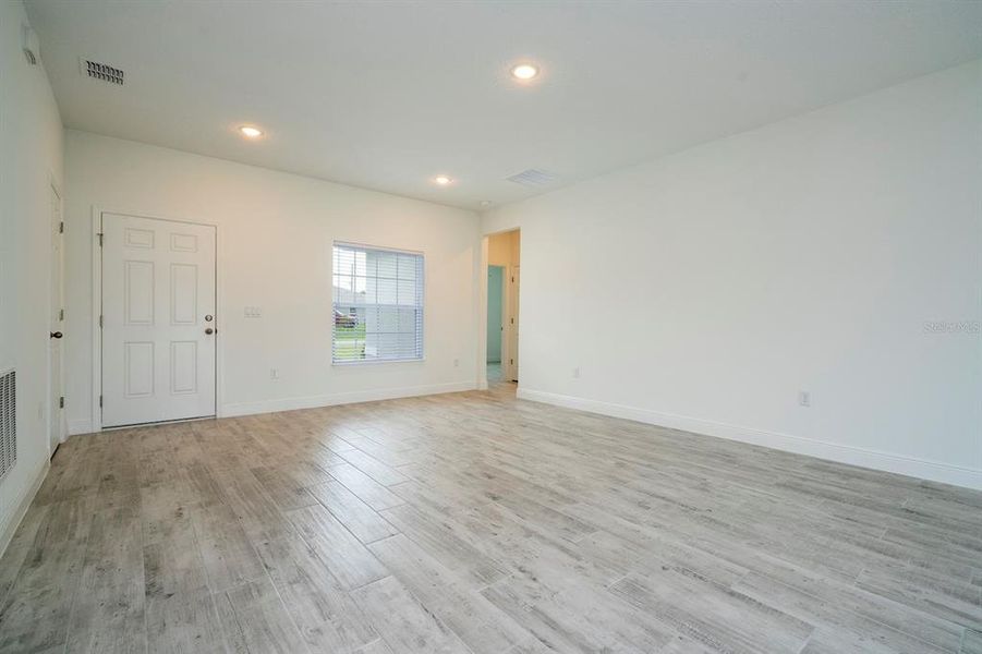 Spacious, unfurnished interior of a new home in , Ocala (Image 29).