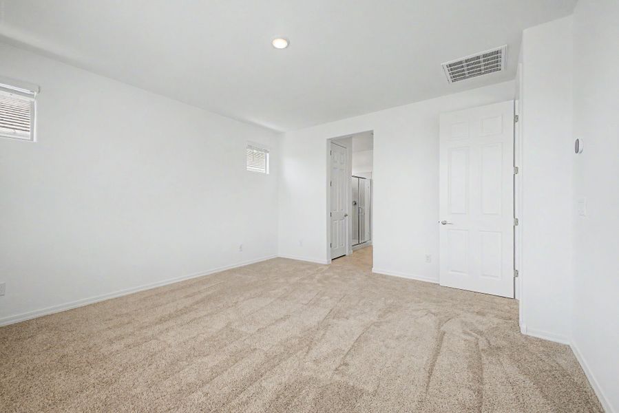 Spacious, unfurnished interior of a new home in Tyler Ranch, Buckeye (Image 10).