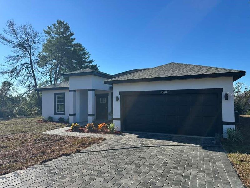 Exterior details and patio area of a home in , Ocala (Image 2).
