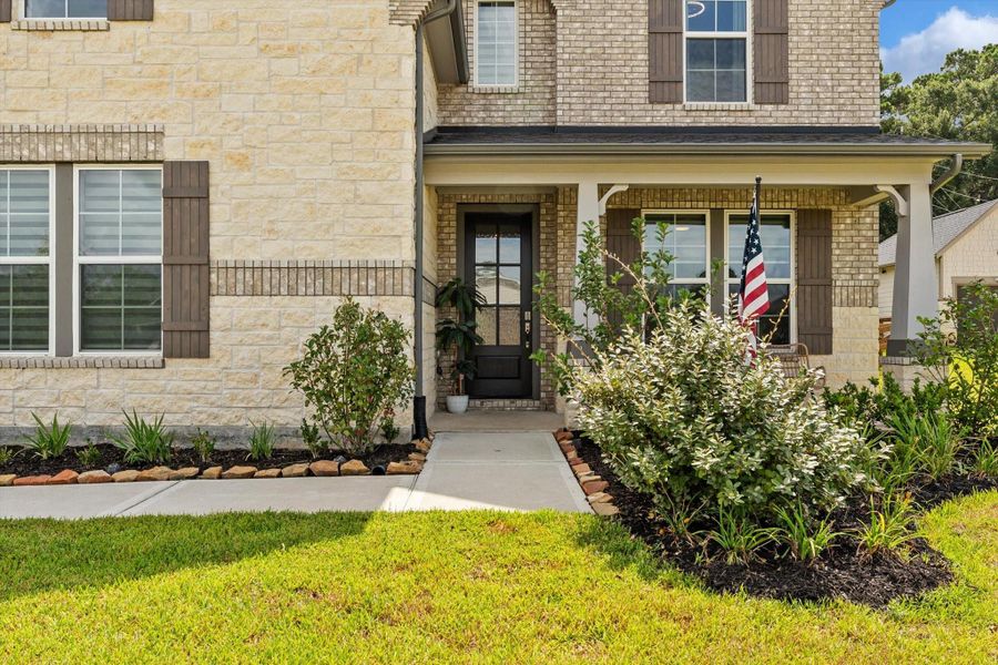 Nice front porch!