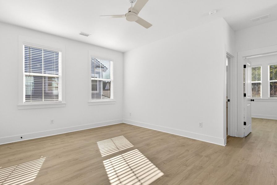 Spacious, unfurnished interior of a new home in , Summerville (Image 29).