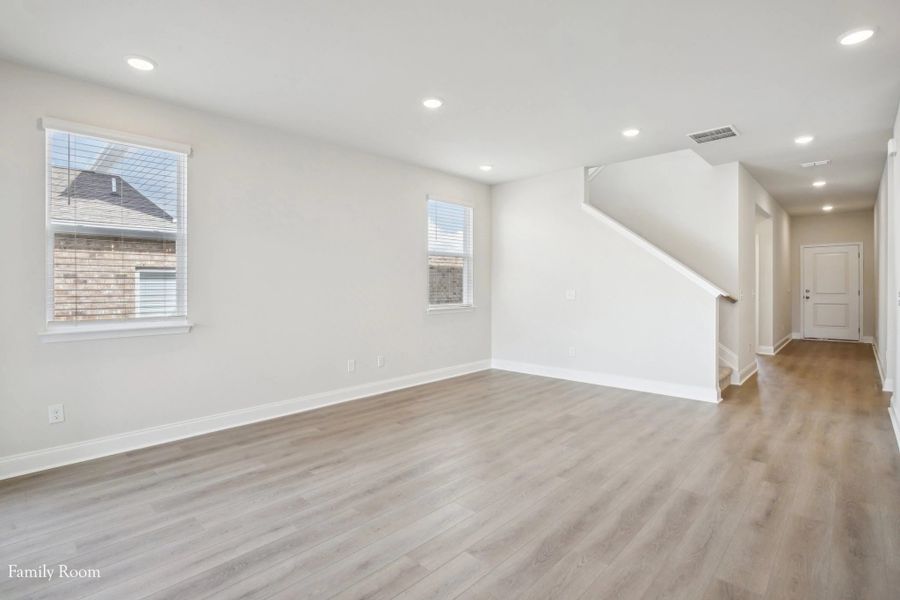 Spacious, unfurnished interior of a new home in Cades Bluff, Lebanon (Image 16).