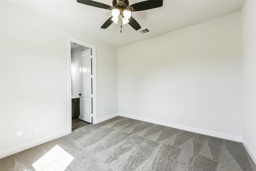 Spacious, unfurnished interior of a new home in , Baytown (Image 30).