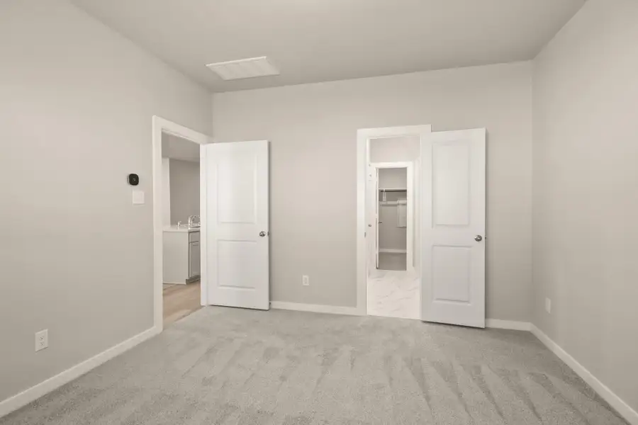 Spacious, unfurnished interior of a new home in Westridge Cove 40', Conroe (Image 8).