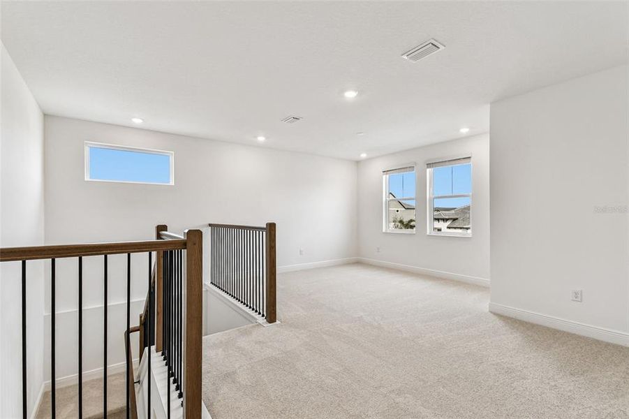 Spacious, unfurnished interior of a new home in Hawkstone, Sarasota (Image 13).