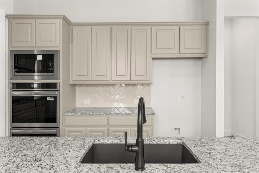 13. 608 Wilderness - Kitchen (4) 13. 608 Wilderness - Kitchen (4)