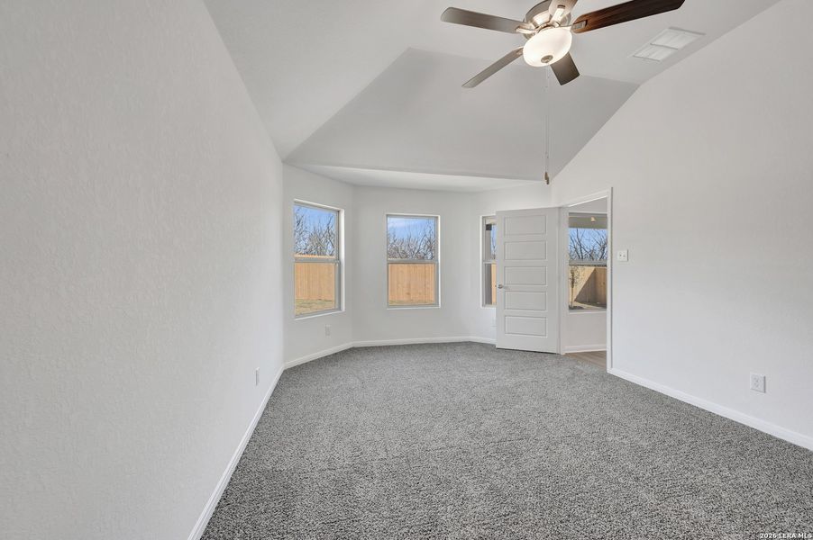 Spacious, unfurnished interior of a new home in Greenspoint Heights, Seguin (Image 28).