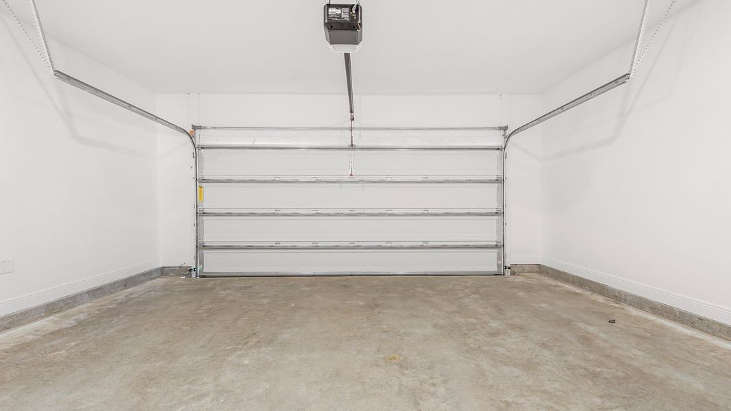 Spacious, unfurnished interior of a new home in Bayside at Ward Creek, Panama City Beach (Image 40).