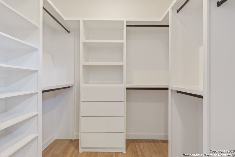 Image 28 of a home in .