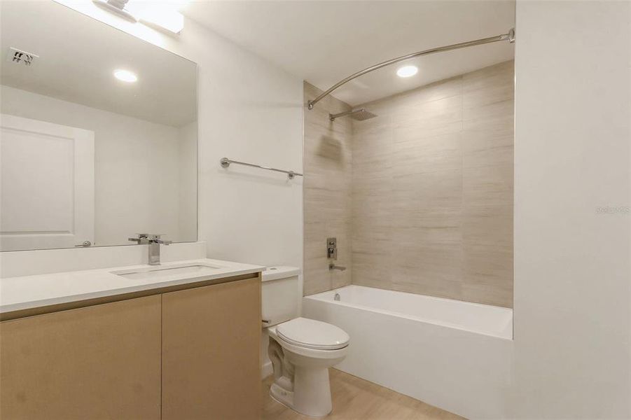 Furnished interior view inside a new home in , Orlando (Image 8).
