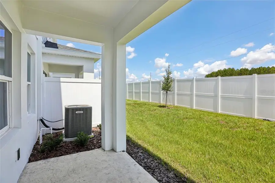 Exterior details and patio area of a home in Twin Oaks, Zephyrhills (Image 17).