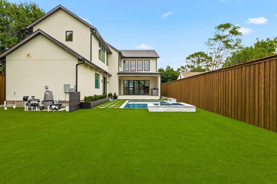 Exterior details and patio area of a home in , Dallas (Image 24).