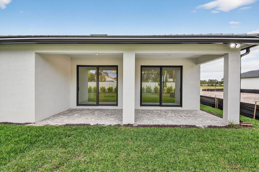 Exterior details and patio area of a home in Hendrix Reserve, Lake Worth (Image 30).