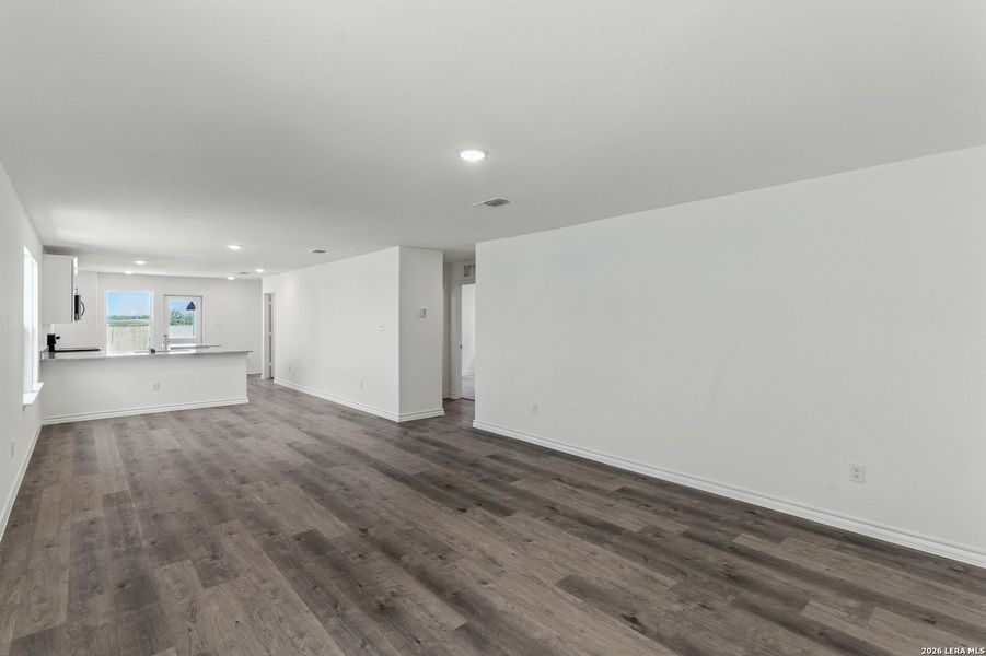 Spacious, unfurnished interior of a new home in Davis Ranch, San Antonio (Image 12). Spacious, unfurnished interior of a new home in Davis Ranch, San Antonio (Image 12).