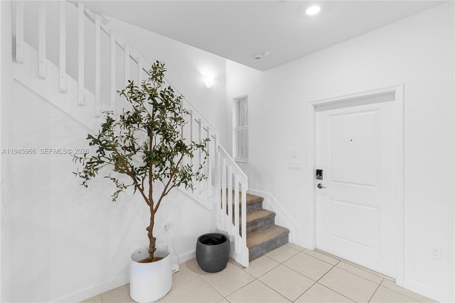 Furnished interior view inside a new home in , Coral Springs (Image 8).