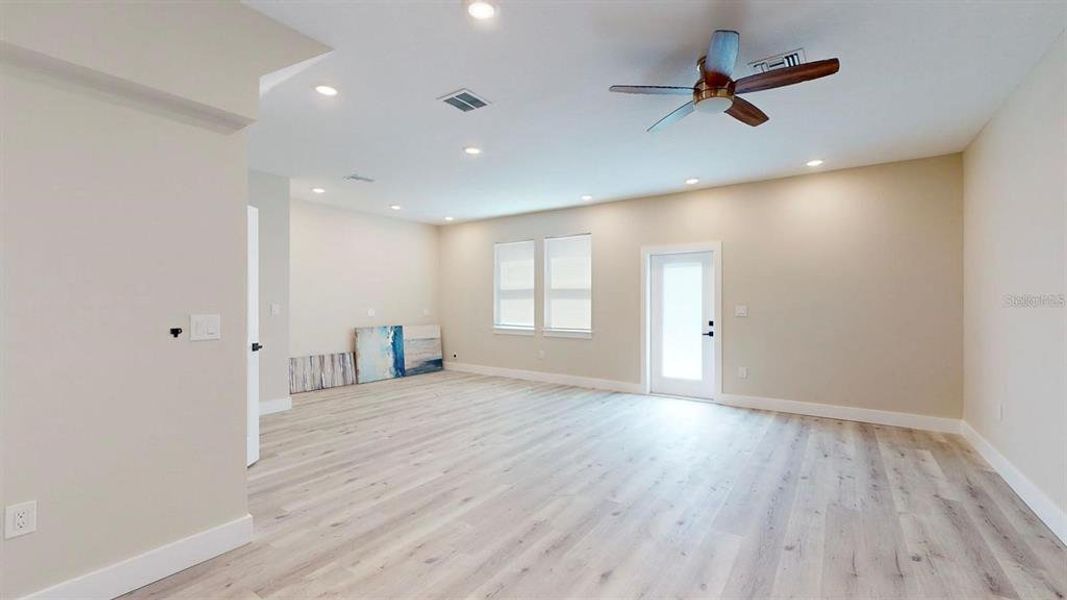 Spacious, unfurnished interior of a new home in , St. Petersburg (Image 36).