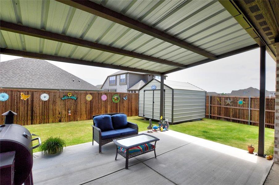 Exterior details and patio area of a home in , Venus (Image 27).