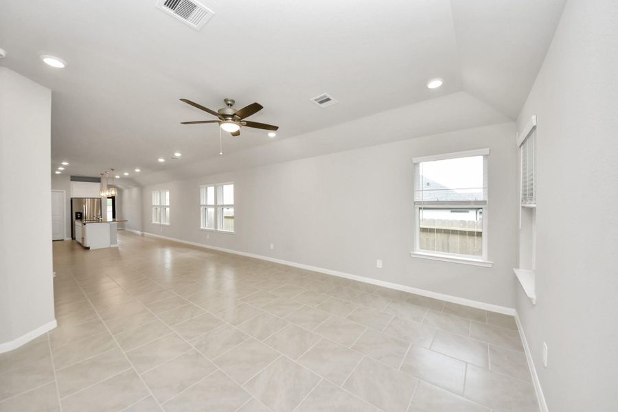Spacious, unfurnished interior of a new home in Montgomery Ridge: Landmark Collection, Montgomery (Image 31).