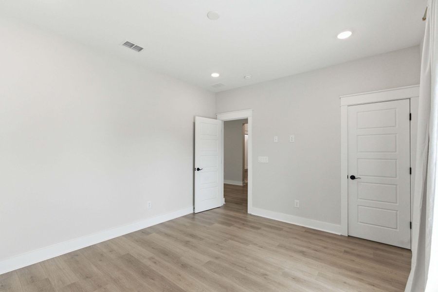 Spacious, unfurnished interior of a new home in Liberty Hill Farm, Mount Pleasant (Image 48).