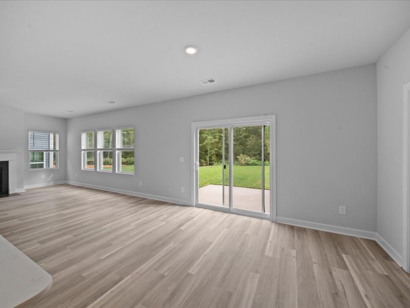 Spacious, unfurnished interior of a new home in Vickery Station, Woodruff (Image 10).