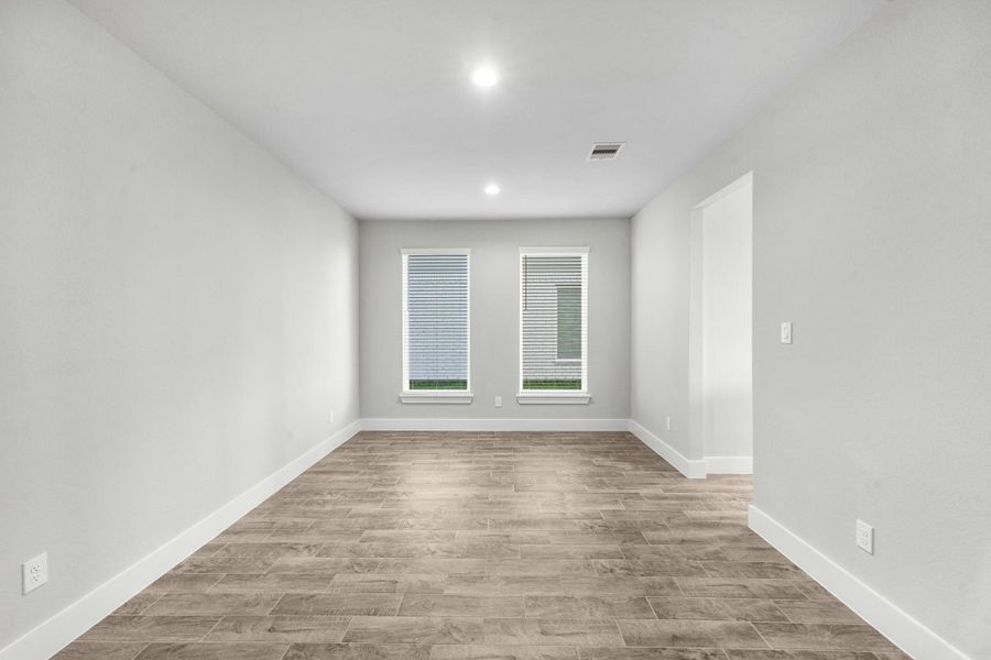 Spacious, unfurnished interior of a new home in Briarwood Crossing, Rosenberg (Image 37).