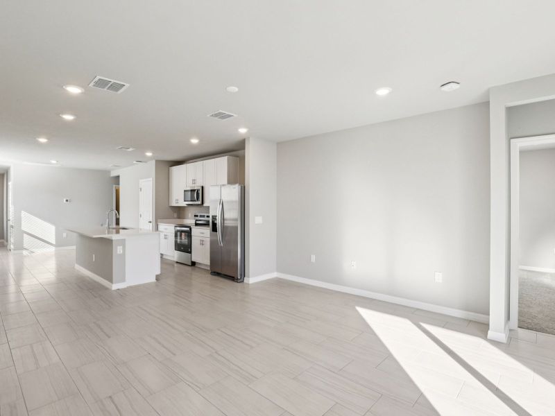 Spacious, unfurnished interior of a new home in Crescent Lakes - Premier Series, Punta Gorda (Image 9). Spacious, unfurnished interior of a new home in Crescent Lakes - Premier Series, Punta Gorda (Image 9).