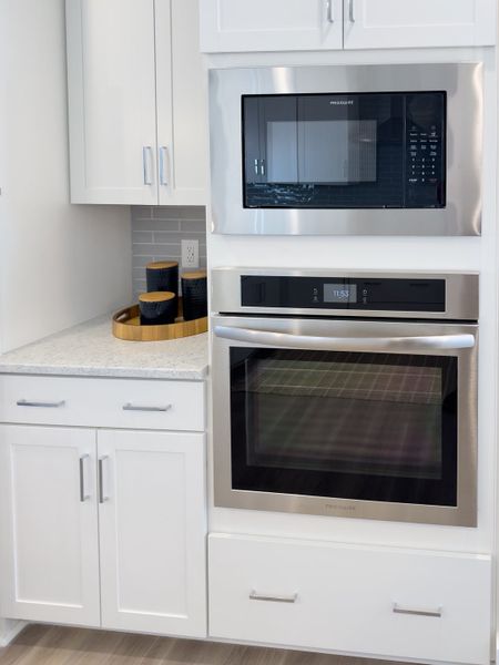 Representative interior finishes for a home built from the Wayside by Bill Clark Homes in The Sanctuary at Sunset Beach, Sunset Beach (Image 19).