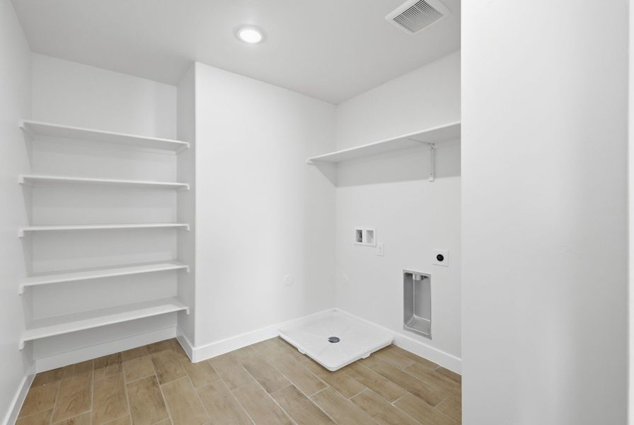 Representative unfurnished interior of a home built from the Timberon I by Hakes Brothers in Emerald Estates, El Paso (Image 35).