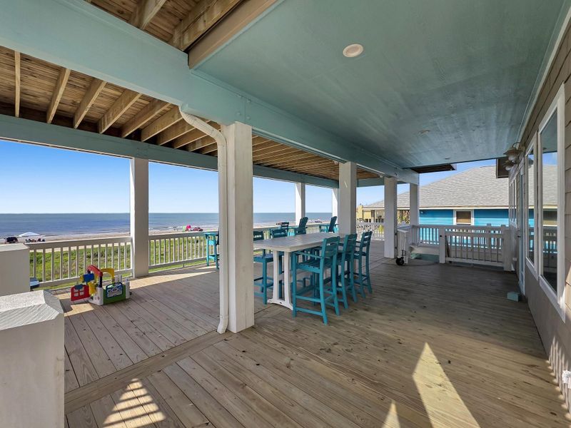 Exterior details and patio area of a home in , Crystal Beach (Image 33).