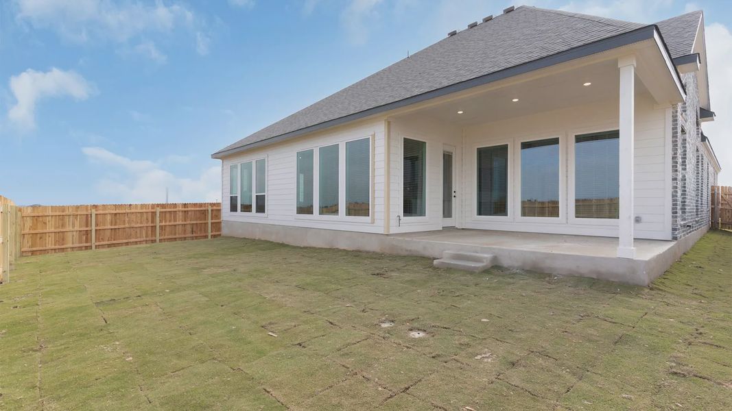 Representative exterior details of a home built from the Drios by Chesmar Homes in Crescent Bluff, Georgetown (Image 18).
