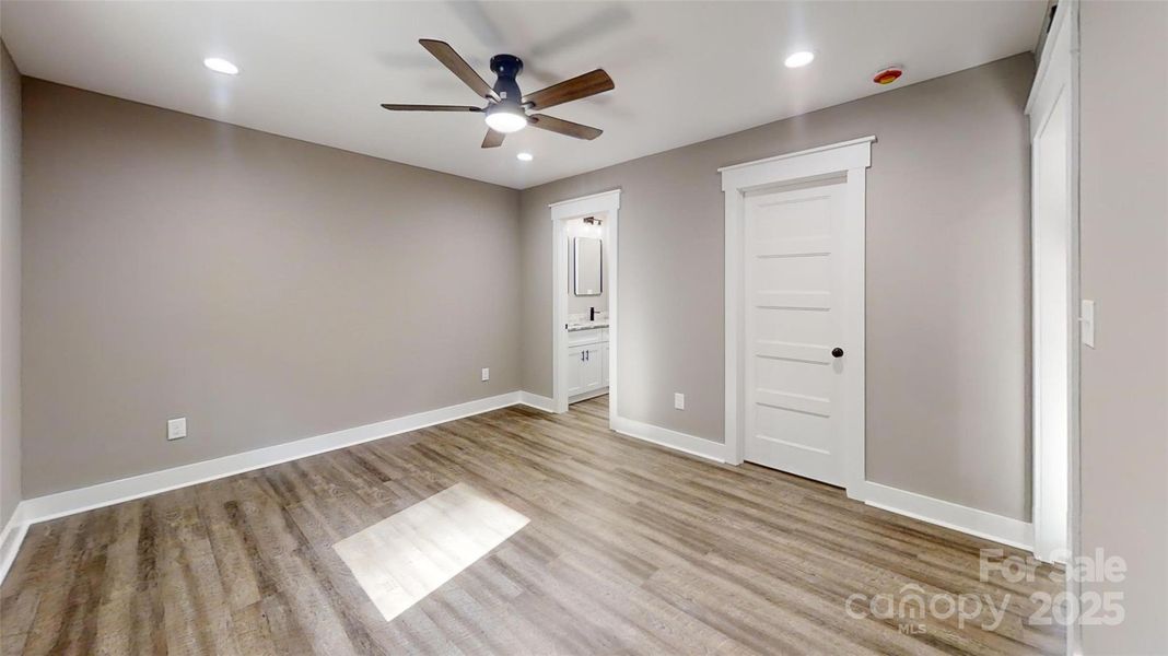 Spacious, unfurnished interior of a new home in , Lawndale (Image 19).