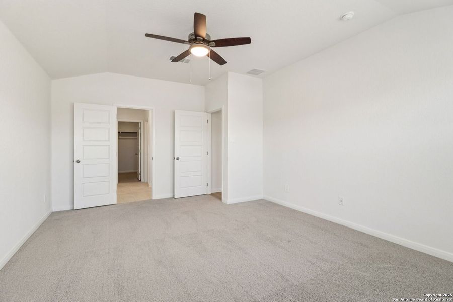 Spacious, unfurnished interior of a new home in Catalina, Converse (Image 26).